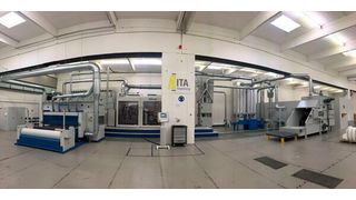 Vliesstoff-Kompaktanlagen zur Herstellung von Nadel-Vliesen aus Sonderfasern könnten zukünftig mit KI-Modellen optimiert werden. (Bild: Institut für Textiltechnik Augsburg)