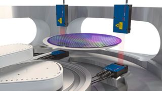 Beim Handling von Wafern ist die exakte und reproduzierbare Positionierung entscheidend, um eine hohe Bearbeitungsqualität sicherzustellen. Laser-Mikrometer optoControl ermitteln die horizontale Lage. (Bild: Micro-Epsilon)