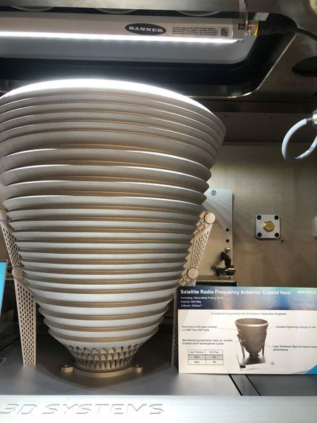 Die Software 3DXpert für additive Metallfertigung beschleunigt die Entwicklung von Designs für die additive Metallfertigung, verkürzt die Produktionszeit und verbessert die Präzision der Teile, wie das Beispiel einer Satellitenfunk-Frequenzantenne zeigt. (Bild: VCG/Juliana Pfeiffer)