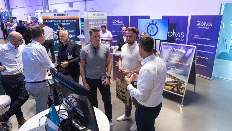 An den Ständen der rund 40 Aussteller konnten sich die Besucher viele wertvolle Anregungen abholen. (Bild: Stefan Bausewein)