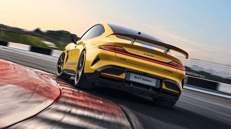 Der chinesische Handy-Hersteller will mit seinem ersten E-Auto auch nach Europa kommen. In der Heimat feilt der Konzern bereits am Ausbau des Programms.(Bild:  Xiaomi)