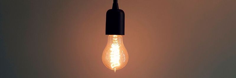 Um sich durch neue Produktinnovationen zu behaupten ist direkter Kontakt mit dem Kunden gefragt, dies benötigt eine starke Markenidentität seitens des Unternehmens. Um sich durch neue Produktinnovationen zu behaupten ist direkter Kontakt mit dem Kunden gefragt, dies benötigt eine starke Markenidentität seitens des Unternehmens.