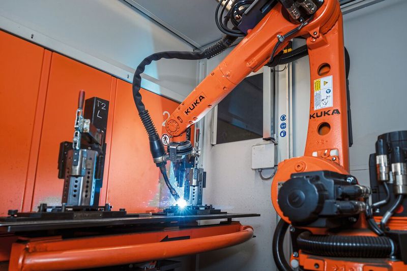 Das schlanke Design, die hohe Wiederholgenauigkeit und konstante Qualität der Schweißnähte sprechen für Lösungen mit dem KR Cybertech nano.  (Bild: Kuka)