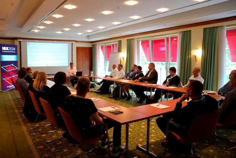 Alexander Wolf, Geschäftsführer TÜV Saarland Consulting, lud mit seinem Thinktank zum Austausch über die Pflichten ein, die es bei der Umsetzung von NIS2 zu beachten gibt. (Bild: Vogel IT-Akademie)