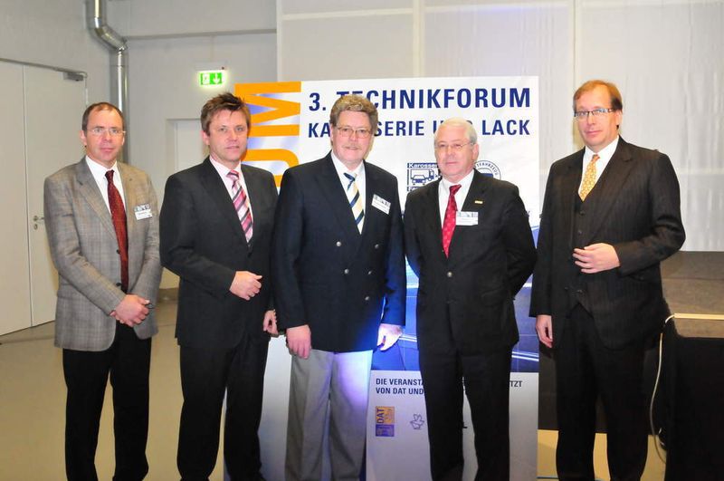 Die Referenten (v.li) Rolf Dehne, KTI, Wilhelm Hülsdonk, Bundesinnungsmeister und ZDK-Vizepräsident, Friedrich Nagel, ZKF und Elmar Fuchs, BVSK nahmen BVSK-Präsident Harald Brockmann (2. v. r.) in ihre Mitte. (Archiv: Vogel Business Media)