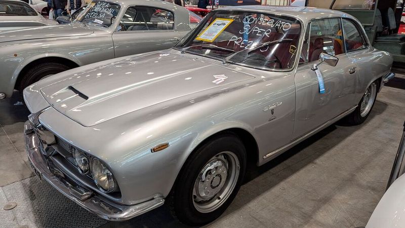 Konserviert und super Preis: Dieses Alfa Romeo 2600 Sprint Coupé suchte für knapp 40.000 Euro einen neuen Besitzer. (Bild: Dominsky )