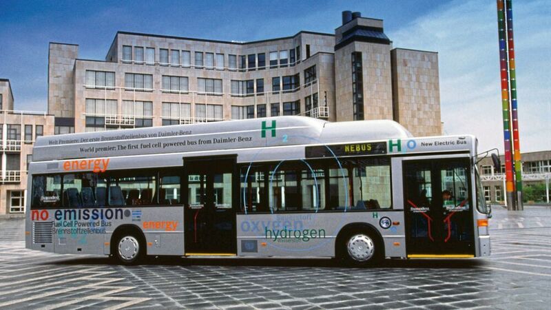 Der Nebus O 405 N von 1997 ist der erste linientaugliche Bus mit Brennstoffzellenantrieb. Damit trägt Mercedes-Benz die Brennstoffzellentechnologie auch in den Nutzfahrzeugbereich.  (Daimler AG)