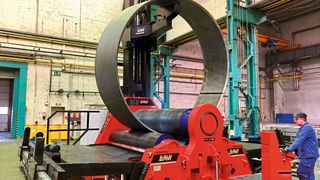 Mit dieser Rundbiegemaschine vom Typ MCB R30 hat MAM Maschinen seine Effizienz deutlich erhöht. (Davi)