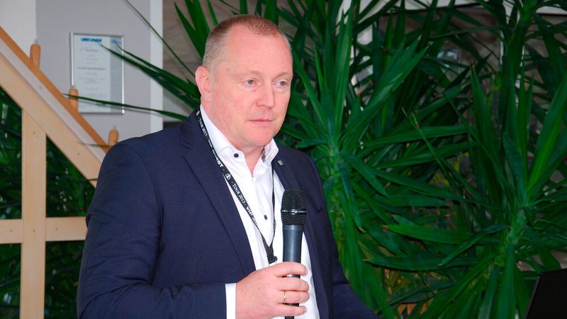 ZKF-Präsident Peter Börner beschrieb die wirtschaftliche Lage der Branche. (Bild: Wenz|»Fahrzeug+Karosserie«)