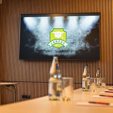 Abseits des regulären Autohausbetriebs bildet die Seitz-Gruppe ihre Mitarbeiter auf dem Seitz-Campus weiter. (Bild: Seitz-Gruppe)