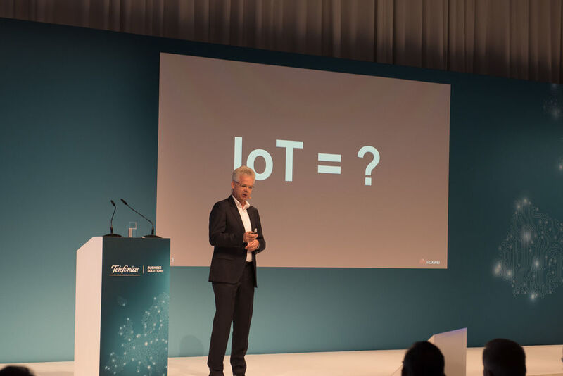 IoT - Was ist das eigentlich? Huawei Europa-CTO Jörg Diederichs zeigte, was das Internet der Dinge für sein Unternehmen bedeutet. (Christoph Reiss)