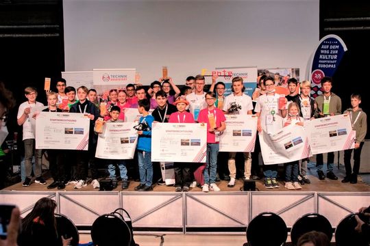 Die Gewinner der World Robot Olympiad in Chemnitz stehen fest! Aus 104 Wettkampf-Teams konnten sich 15 einen Sieg sichern, womit sie sich für das Weltfinale WRO in Dortmund qualifiziert haben. Details finden Sie im Beitrag. Die Gewinner der World Robot Olympiad in Chemnitz stehen fest! Aus 104 Wettkampf-Teams konnten sich 15 einen Sieg sichern, womit sie sich für das Weltfinale WRO in Dortmund qualifiziert haben. Details finden Sie im Beitrag.