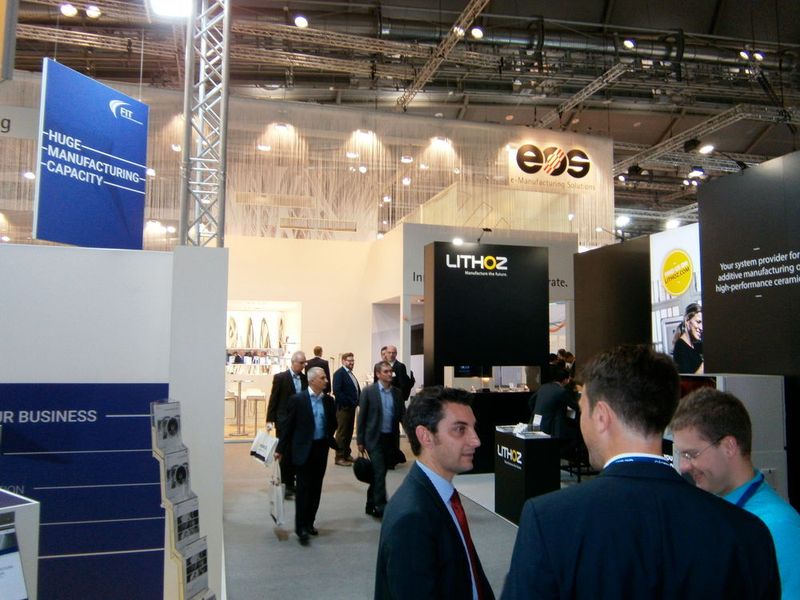 Impressionen von der formnext 2015 - powered by tct...bereits am ersten Tag bevölkerten ettliche Besucher die Halle 3.1 in Frankfurts Messeareal. (Bild: Königsreuther)