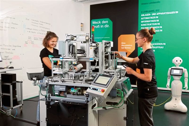 Ausbildung in der Disziplin Industrie 4.0 bei Bühler. (Bild: Bühler AG)