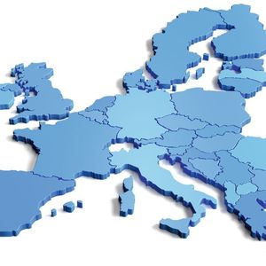 Mit der EU-DSGVO wird das Datenschutzrecht innerhalb der EU für den privaten und öffentlichen Bereich vereinheitlicht. Zwischen den Mitgliedsstaaten werden damit die unterschiedlichen Datenschutzvorgaben abgebaut und stattdessen ein einheitlicher Rechtsrahmen geschaffen. 