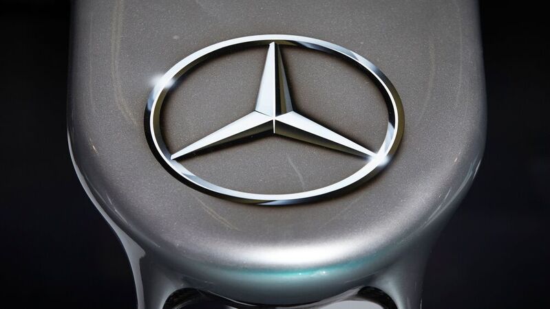 Die Kläger fordern ein Verkaufsverbot für Verbrenner von Mercedes. 