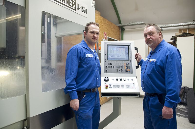 Bild 6: Hauptkriterium für den Kauf der neuen Fräsmaschine war für Karl Kubina und seinen Sohn die Ausstattung mit einer Heidenhain-Steuerung. (Bild: Heidenhain)