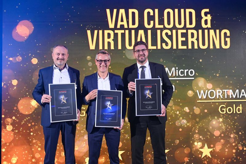 Die Award in der Kategorie „VAD Cloud & Virtualisierung“ gingen in diesem Jahr an: Volker Kaps, Wortmann (Gold), Alexander Maier, Ingram Micro (Platin) und Oliver Lossau, ADN (Gold). (Bild: Hannes Magerstädt)