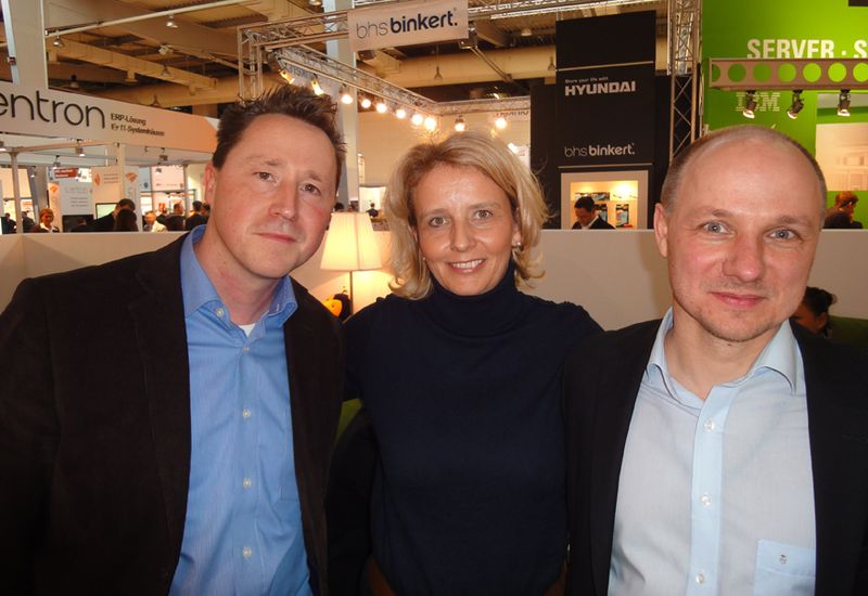 Stephanie Steen (IT-BUSINESS) mit Stefan Schmitt und Jörg Hasselbach (r.)			 (IT-BUSINESS)