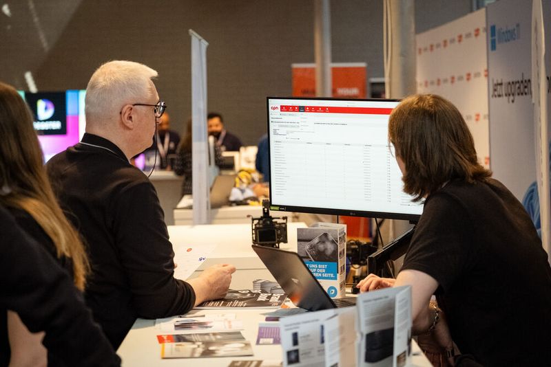 Reinhard Faber (l., Geschäftsführer, Remus Datentechnik) rechts Maximilian Meyer (Junior Marketing Manager, CPN) (Bild: CPN / Niklas Christensen)