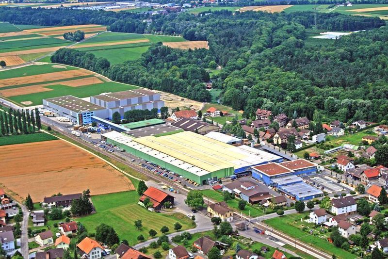 Von Beginn an begleitet Salomon Automation als Generalunternehmer Logistik den 2006 gestarteten Neubau eines 7-gassigen Hochregallagers der Landi Schweiz AG. Bild: Salomon (Archiv: Vogel Business Media)