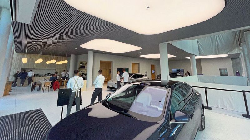 Die Innenarchitektur ist auch auf Lichteffekte ausgerichtet. (Bild: Grimm – »kfz-betrieb«)