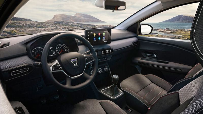 Für die nötige Unterhaltung sorgen gleich drei Wahlmöglichkeiten beim Thema Multimedia. (Bild:Dacia)