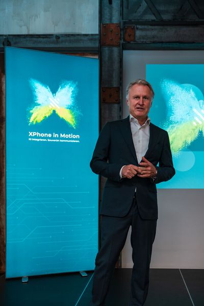 Michael Welz, Vorstand der C4B Com For Business AG, begrüßt die Gäste.  (Bild: C4B)