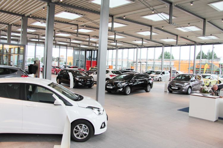 Insgesamt unterhält der Betrieb einen Neu- und Gebrauchtwagenbestand von rund 500 Einheiten.  (Foto: Gieraths)