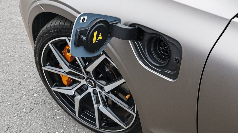 Zulieferer sehen die Entwicklung klar hin zur E-Mobilität – es wird aber länger dauern als prognostiziert.(Bild:  Volvo)