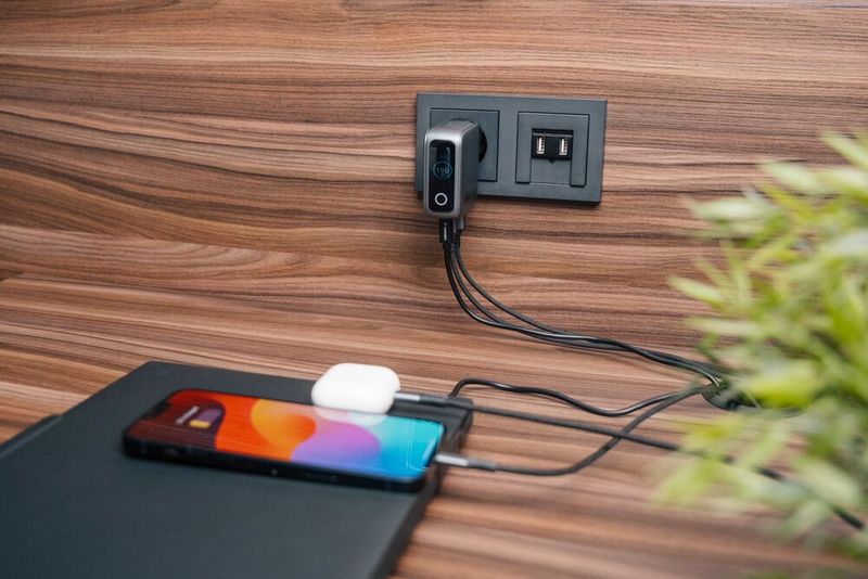 Die neuen Ladegeräte, hier das 100-Watt-Modell, unterstützen USB Power Delivery 3.2 mit dynamisch angepasster Ausgangsspannung. (Bild: Verbatim)