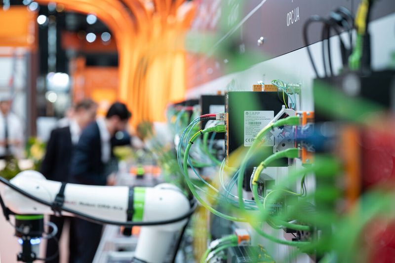Die Hannover Messe 2026 ist Geschichte. Technologisch zeigt sie Wege für die Industrie in eine wettbewerbsfähige Zukunft mit Künstlicher Intelligenz, Automatisierung und Digitalisierung.  (Bild: Deutsche Messe AG)