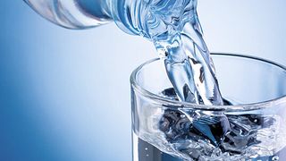 Unverzichtbares Lebensmittel: Was für uns Menschen das Wasser ist, ist für Unternehmen das Geld. Ohne Geld geht nichts. (© Hyrma - Fotolia)