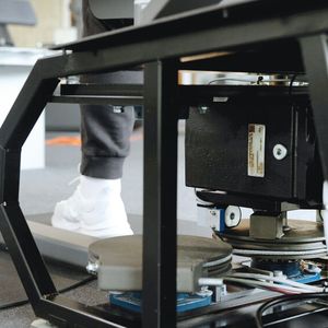 Die kompakten Antriebseinheiten lassen sich ideal in den begrenzten Bauraum der Geräte integrieren.  (Bild:  Stöber)