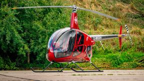 Evocopter-Gründer Paul Ressle hat seinen Ultraleicht-Hubschrauber mit Quadrifoglio-Designelementen gestaltet. (Bild: Stellantis Deutschland / Alfa Romeo)