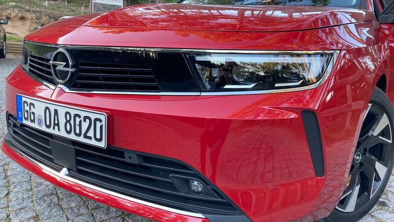 Je nach Variante kommt der Opel-Blitz in Chrom ... (Rehberg / VCG)