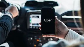 Der VW-Partner und Tesla-Konkurrent Rivian darf sich freuen! Denn der Fahrdienstvermittler Uber steckt jetzt viel Geld in das Unternehmen. Lesen Sie hier, was er vorhat ... (Bild: Uber)