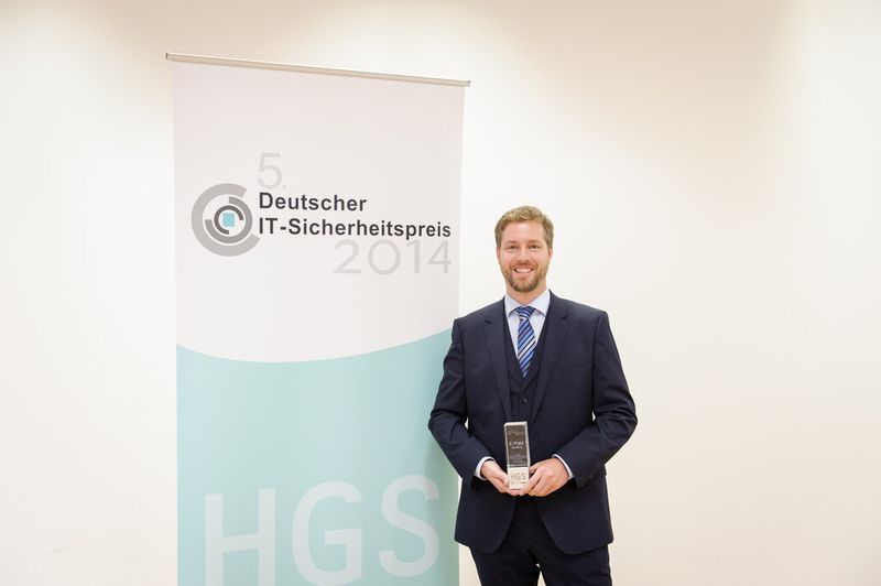 Platz 2 belegte SPLlift mit der neuen Sicherheitsanalyse. Prof. Dr. Bodden nahm den Preis entgegen. (Bild: Daniel Sadrowski)