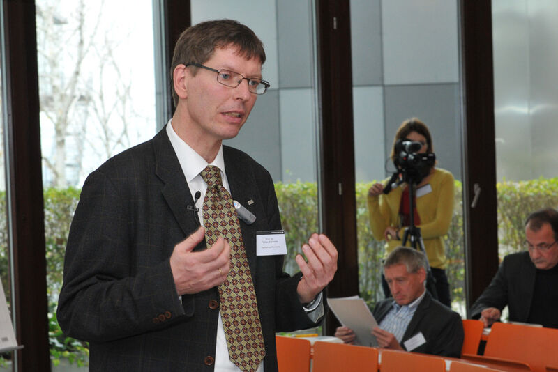 Organisierte zusammen mit den partnern das Fachforum Obsoleszenz - Prof. Dr. Tobias Brönneke (Bild: Hochschule Pforzheim)