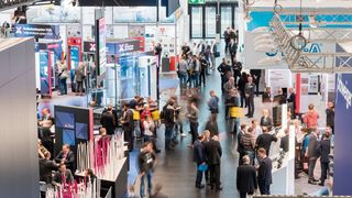 Auch auf der 30. SPS werden wieder zahlreiche Besucher erwartet, die sich über neueste Produktionstechniken und Entwicklungen in der elektrischen Automatisierung informieren wollen. (Copyright: Mesago / Mathias Kutt)