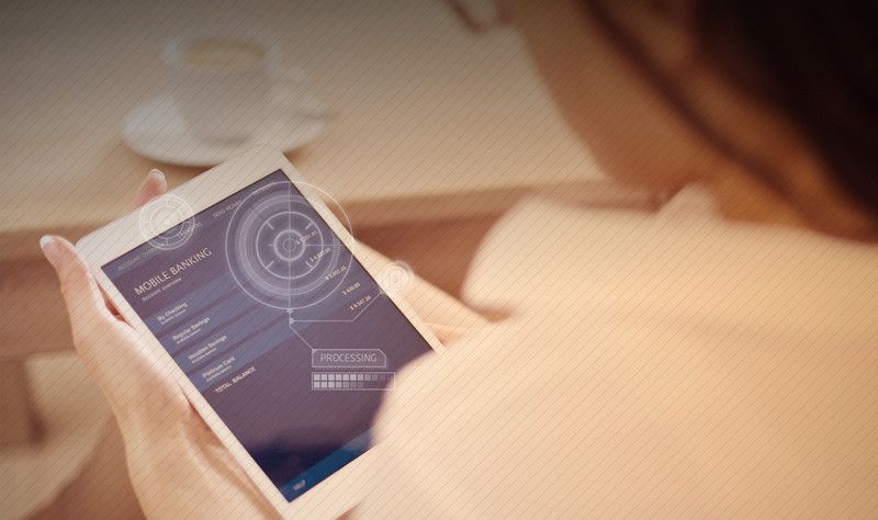 Mobiles Banking ist künftig vermehrt Man-in-the-Middle-Angriffen ausgesetzt: Gefälschte Banking-Apps und Token-Generatoren werden zunehmend zur Gefahr. Der Trend des mobilen Bankings führt dazu, dass die zweistufige Verifizierung nicht mehr ausreicht, da sich Authentifizierungsnummern abfangen lassen. (Bild: Trend Micro)