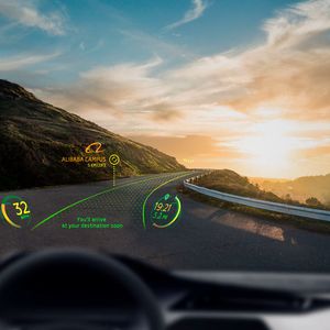 Das 2012 gegründete Startup WayRay (www.wayray.com) aus Lausanne vertreibt ein Nachrüst-Kit für AR-Navigationssysteme. Dabei sollen dem Fahrer relevante Informationen in der Windschutzscheibe angezeigt werden. Für mehr Sicherheit beim Autofahren ist eine Anbindung des Smartphones und intuitive Bedienung mit Stimm- und Gestensteuerung möglich. (Bild:  WayRay)