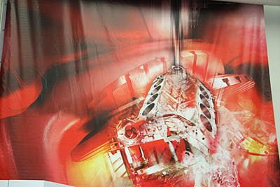 Künstlerische Interpretation einer Motorblock-Bearbeitung. (Archiv: Vogel Business Media)