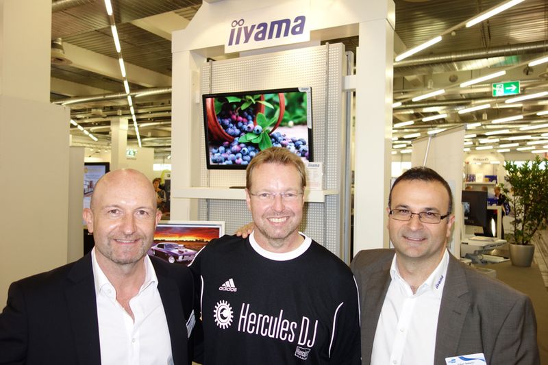 (v. l.) Michael Heppert, iiyama, Jean Marc Behle, behle & partner Agentur, und Erkan Sekerci, iiyama (Bild: IT-BUSINESS)