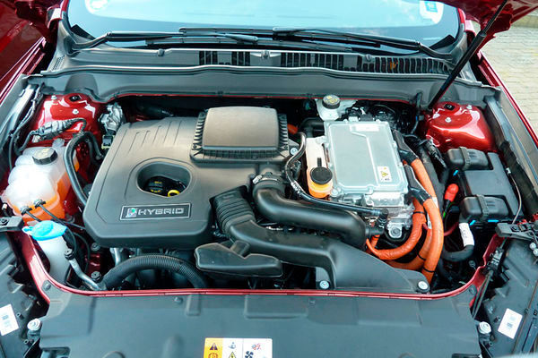 Maximal 140 kW/187 PS Systemleistung und 173 Nm Drehmoment bei 4.000 U/min stehen zur Verfügung. Der Testverbrauch im Stadtverkehr lag im Minimum bei 4,3 l/100 km, auf der Autobahn im Maximum bei 6,6 l/100 km. (Foto: Wolfgang Pester)