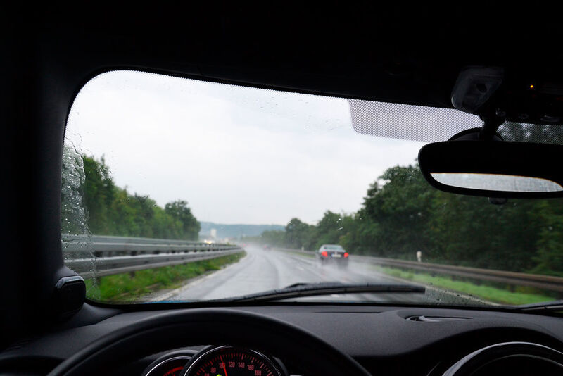 Wir hoffen für alle künftigen Testfahrer, dass es weniger als bei uns regnet und dass sie …  (Michel/»kfz-betrieb«)
