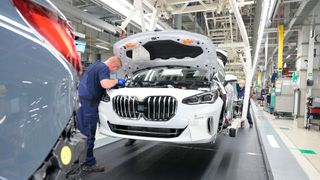 Nach CAR-Einschätzung werden auch 2023 mit rund 78,8 Millionen Autos weltweit immer noch weniger verkauft als im Vorkrisenjahr 2019. (Bild: BMW AG / Martin Klindtworth)