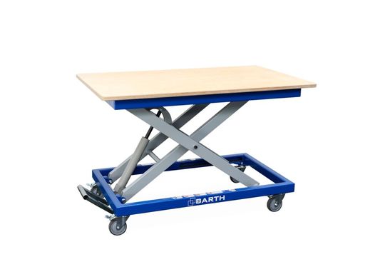 Kompakt, mobil und bis zu 300 Kilogramm belastbar kommt der neue Scherenhubtisch H 300 von Barth daher.(Bild:  Barth)