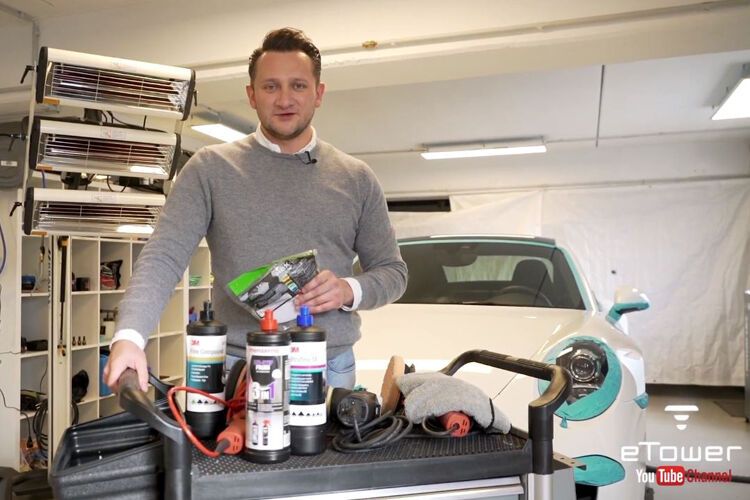 Um das breite Service- und Fahrzeugangebot zu bewerben, stellt sich Geschäftsführer Michael Knittel selbst vor die Kamera und erklärt beispielsweise, was es bei einer Fahrzeugaufbereitung zu beachten gibt.  (Bild: Screenshot Youtube)