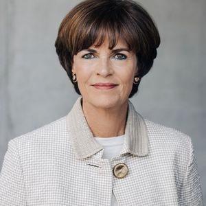 "Mit den jetzigen Veränderungen im Vorstand und der Führung des Aufsichtsrates durch meinen Bruder stellen wir die Weichen für die Zukunft von Trumpf im 100sten Jubiläumsjahr", Dr. phil. Nicola Leibinger-Kammüller, Vorsitzende des Vorstands.(Bild:  Trumpf)